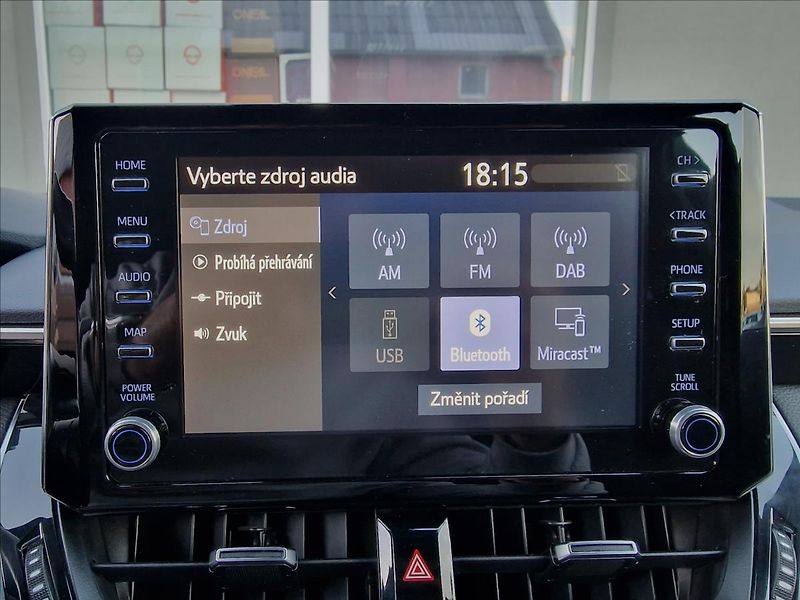 Toyota Corolla 1.8 Hybrid Comfort,ČR ,1.Maj. - fotka 27 z 48