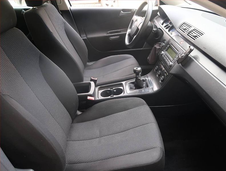 Volkswagen Passat (2005) 2.0 TDI, Tažné - fotka 9 z 16