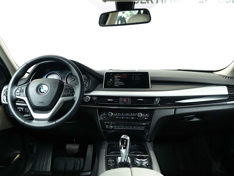 BMW X5 xDrive30d - fotka 12 z 22