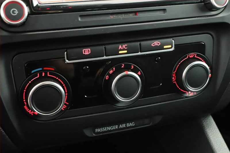 Volkswagen Jetta (2012) 1.2 TSI, Serv.kniha - fotka 9 z 13