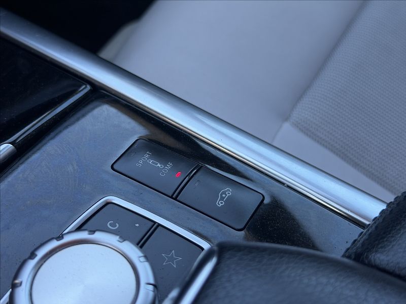 Mercedes-Benz Třídy E 250CDI 4-MATIC NOVÉ V ČR - fotka 23 z 35