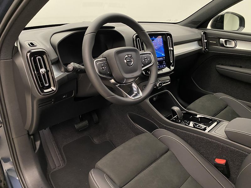 Volvo XC40 (2026) B3 AUT DARK ULTRA  - fotka 24 z 63