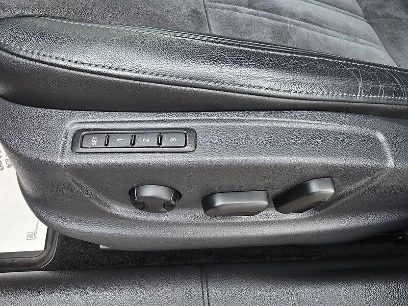 Škoda Octavia 2.0TSi 140kW DSG L&K 4x4 KŮŽE - fotka 30 z 38
