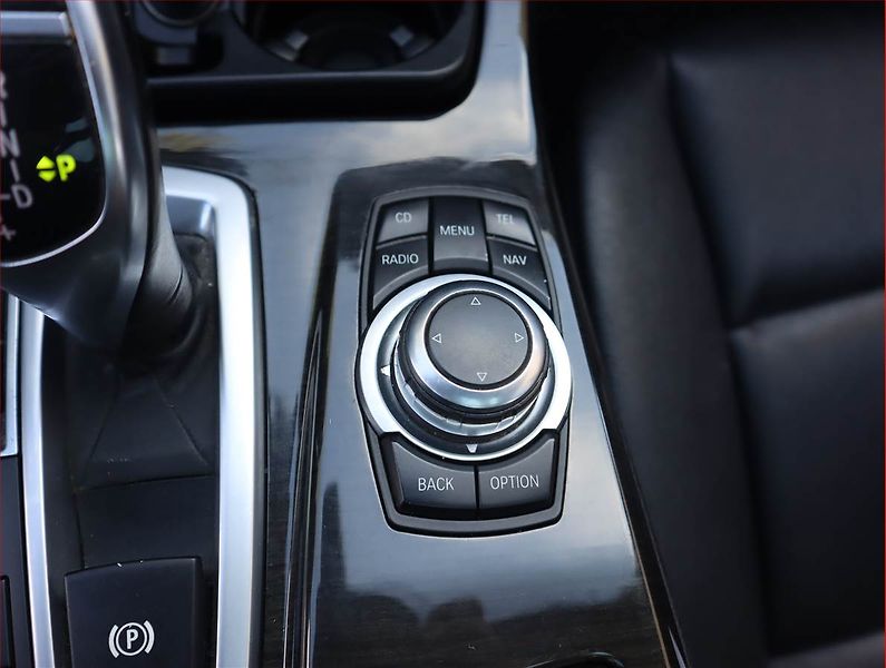 BMW Řada 5 (2013) 530d xDrive, 4X4, Automat - fotka 17 z 23
