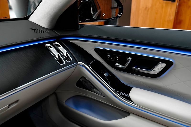 Mercedes-Benz Třídy S d 4MATIC - fotka 17 z 27