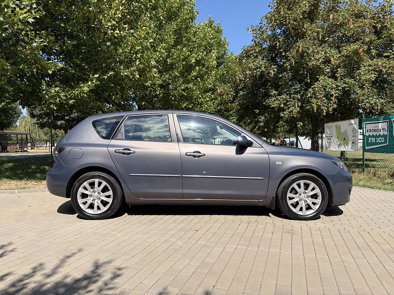 Mazda 3 2.0 Sport Active - fotka 12 z 31