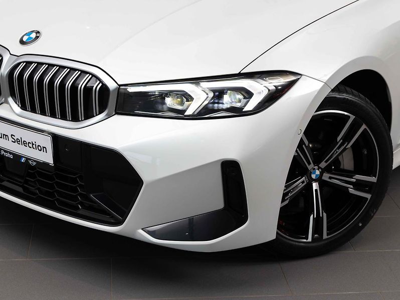 BMW Řada 3 330i xDrive Touring - fotka 7 z 21
