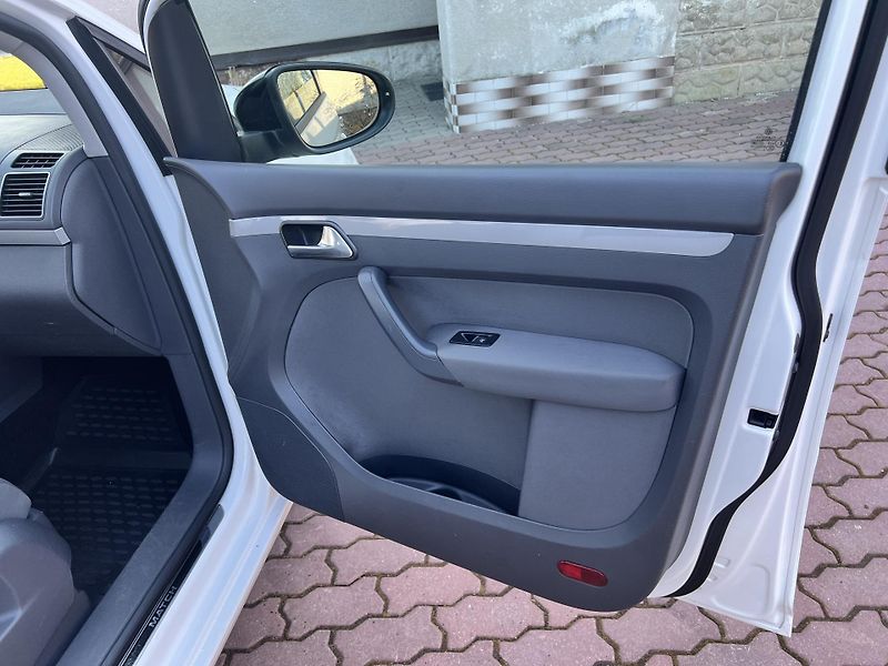 Volkswagen Touran 1.6TDI 77KW,MATCH,NAVI,DSG,DIG - fotka 23 z 46