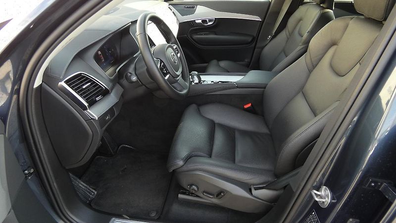 Volvo XC90 B5 AWD Plus Bright 7 míst - fotka 18 z 26