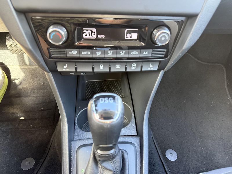 Škoda Rapid (2016) 1.4TDI DSG rezervace - fotka 22 z 25