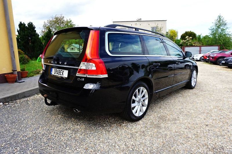 Volvo V70 (2016) MOMENTUM 2,0 D4 133 kW - fotka 5 z 64
