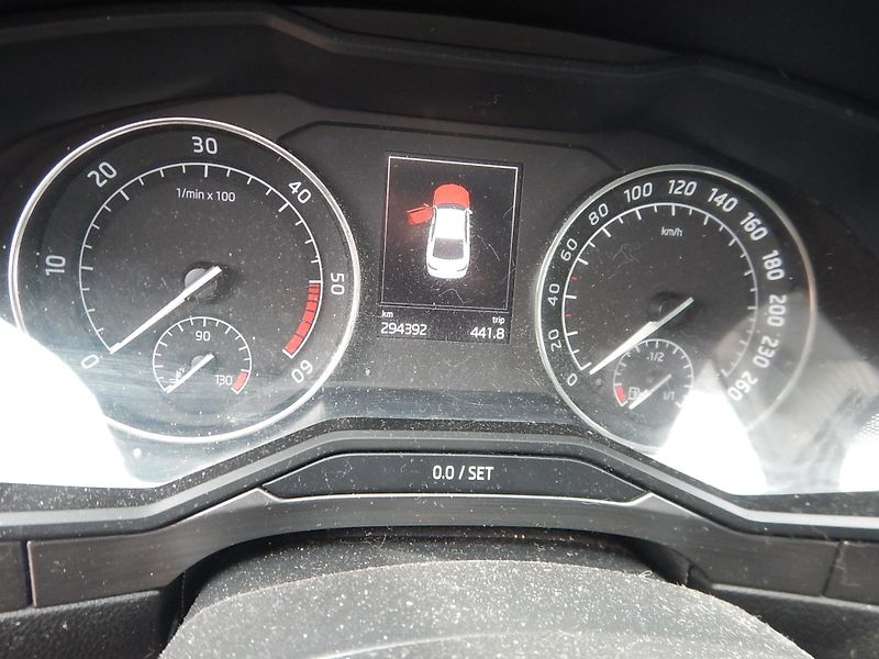 Škoda Superb 2.0 TDI, DSG, 4x4, TAŽNÉ - fotka 22 z 35