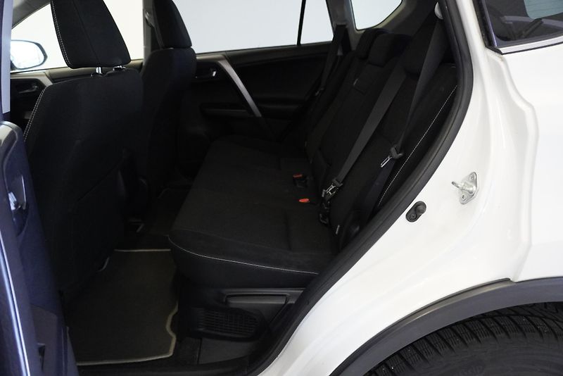 Toyota RAV4 2,5 HYBRID 4X2 AUT. - fotka 21 z 24