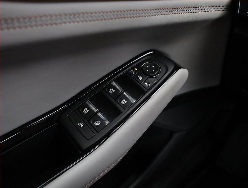 Renault Espace (2023) E-Tech FHEV 200 - fotka 18 z 24