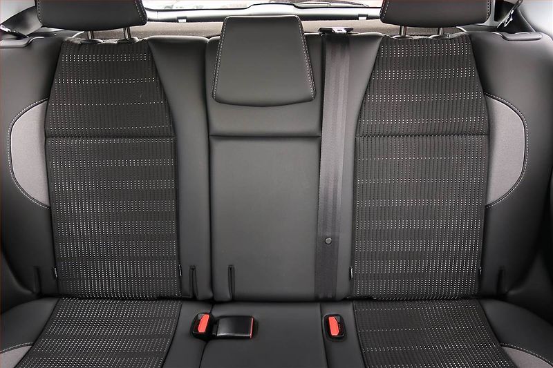 Peugeot 2008 (2018) 1.2 PureTech, Serv.kniha, Kůže - fotka 10 z 17