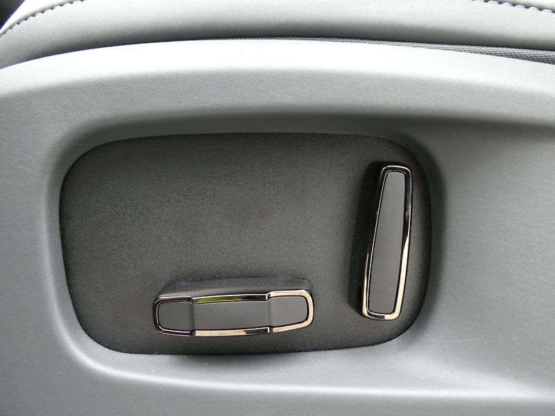 Land Rover Defender 110 4,4 OCTA P635 - fotka 10 z 47