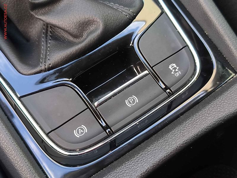 Škoda Karoq (2019) 1.0 TSi, Ambition - fotka 16 z 23