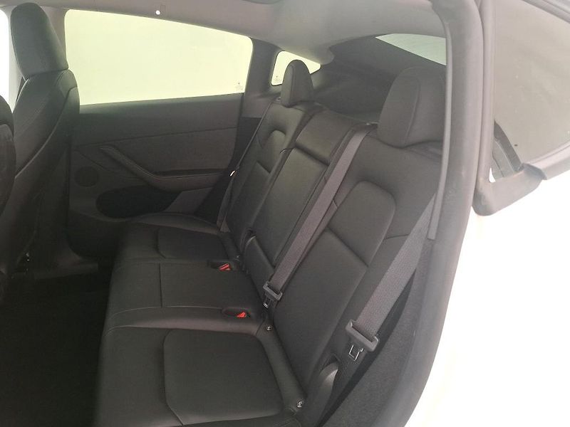 Tesla Model Y (2023) AWD Long Range     REZERVOVÁNO - fotka 7 z 10