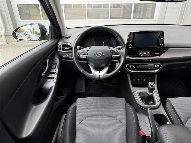 Hyundai i30 1,5 i  WG Comfort Alu 16 - fotka 15 z 25