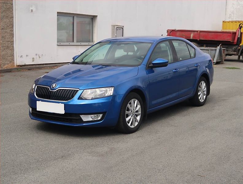 Škoda Octavia (2015) Ambition 1.6 TDI, Tempomat - fotka 2 z 16