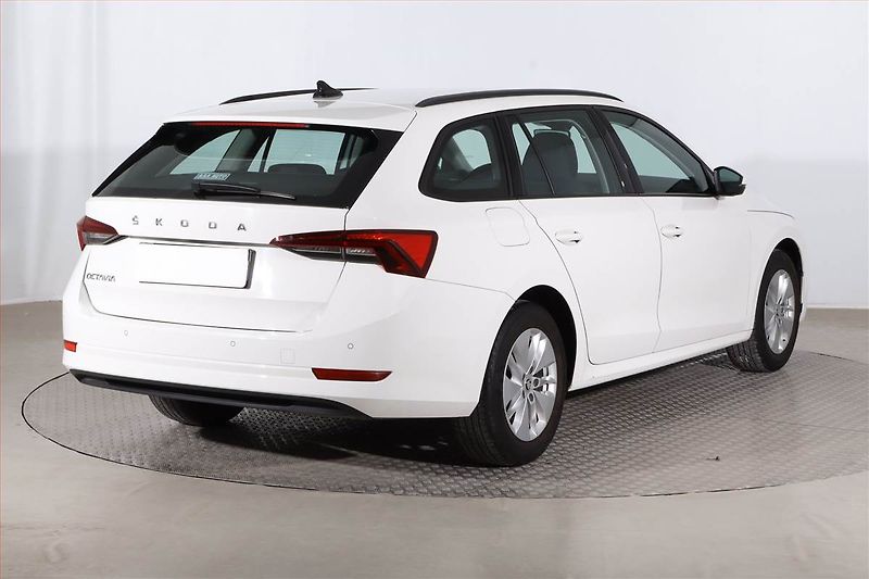 Škoda Octavia (2022) 1.0 TSI, Tempomat - fotka 5 z 25
