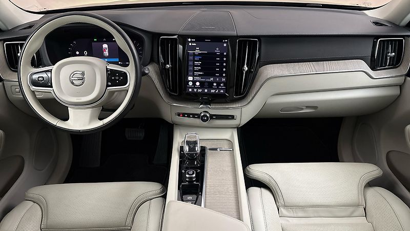 Volvo XC60 2.0 B5 AUT AWD Inscription - fotka 8 z 35