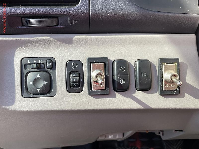Mitsubishi Grandis (2005) 2.4i, AC, tempo, výhřev sed - fotka 18 z 19