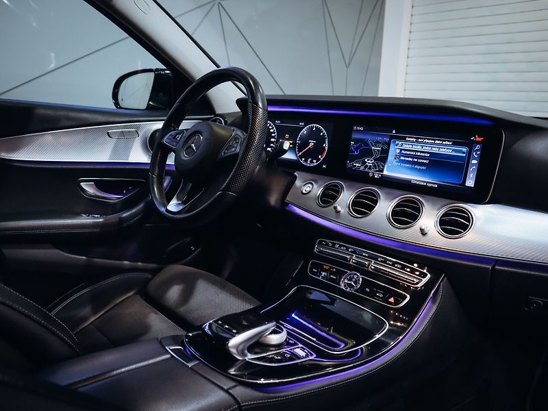 Mercedes-Benz Třídy E E 220d 4MATIC, All-Terrain - fotka 24 z 27