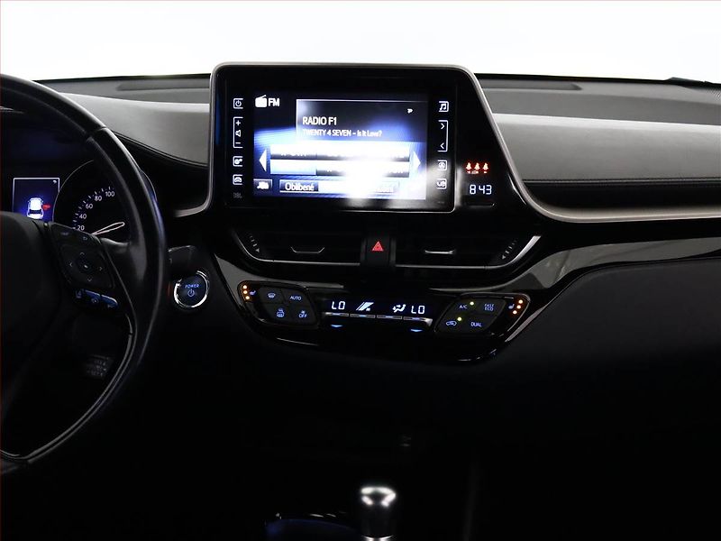 Toyota C-HR (2019) 1.8 Hybrid - fotka 9 z 18