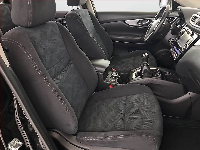 Nissan X-Trail (2015) 1.6 dCi, 4X4, 7 míst - fotka 9 z 22