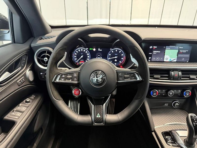 Alfa Romeo Stelvio (2026) Quadrifoglio 2.9 V6 BiTurbo 52 - fotka 8 z 28