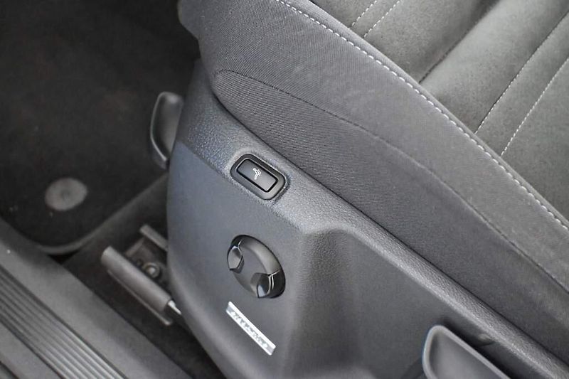 Volkswagen Touran (2023) 2.0 LED DSG ACC Tažné COMFORTL - fotka 23 z 32