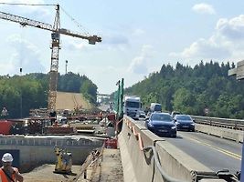 Most Šmejkalka na dálnici D1 projde o víkendu zatěžovací zkouškou. Kvůli ní se v noci uzavře úsek mezi Mirošovicemi a Chocerady v obou směrech.