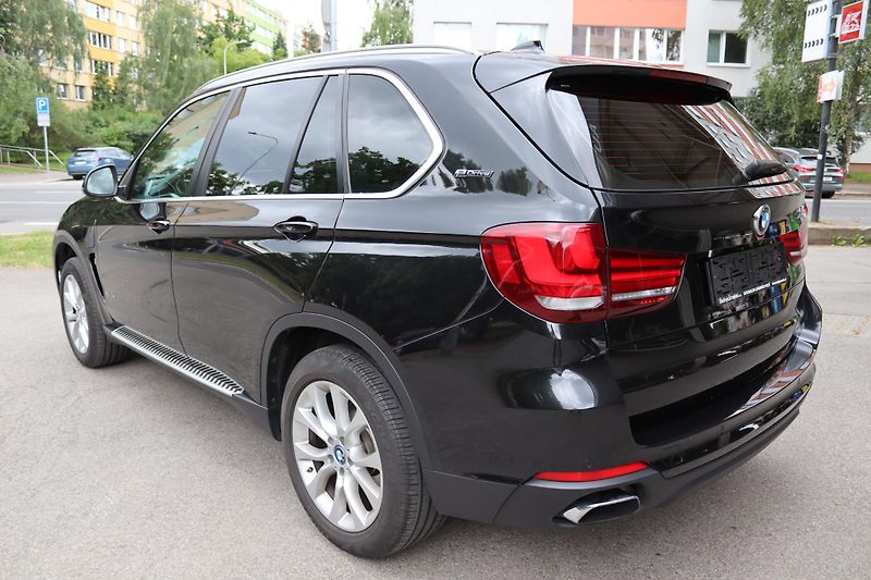 BMW X5 XDRIVE 40e F15 230kW DPH - fotka 11 z 48
