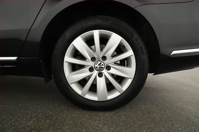 Volkswagen Passat (2012) 1.6 TDI, Xenony, Park. senzory - fotka 18 z 18