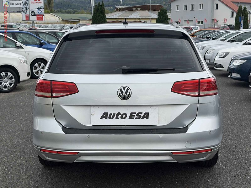 Volkswagen Passat (2015) 2.0 TDi, AC, park.asist - fotka 5 z 15