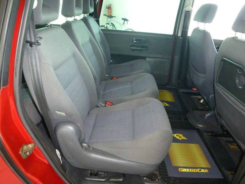 Seat Alhambra (2004) 1,9TDI**VYHŘ.S*ALU*TAŽNÉ*7MÍS - fotka 20 z 23