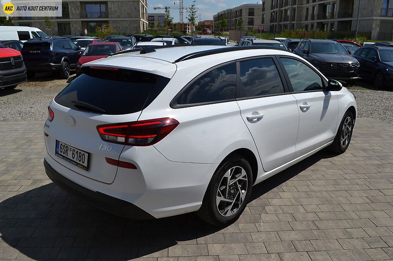 Hyundai i30 WG 1,5I MT SMART FAMILY NAVI - fotka 5 z 43