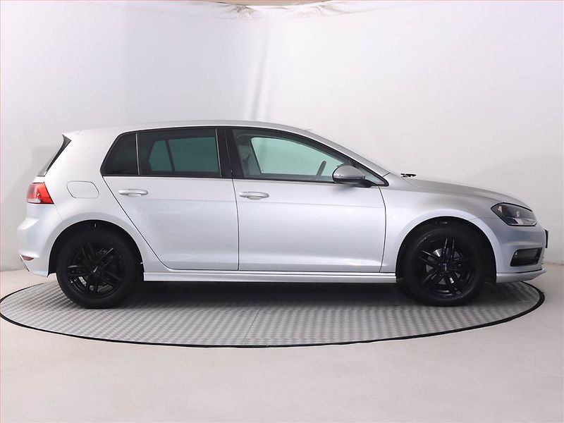 Volkswagen Golf (2016) 1.2 TSI, Automat, Serv.kniha - fotka 6 z 21