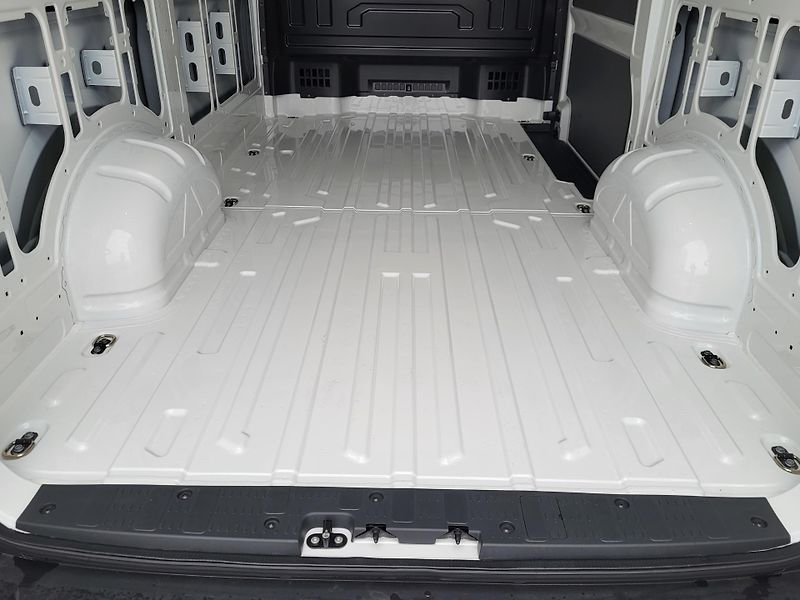 Volkswagen Crafter (2026) Skříň 35, 103KW 6G SR 10km - fotka 27 z 27
