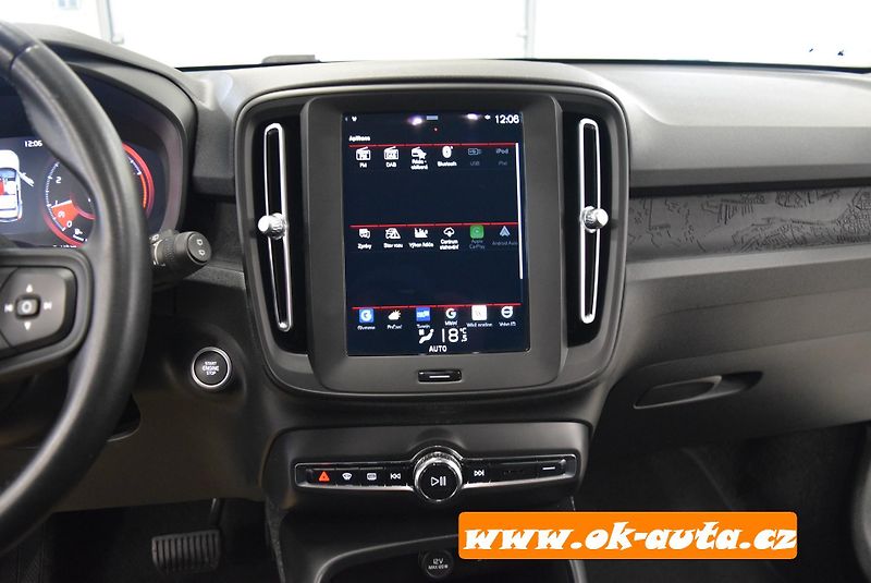 Volvo XC40 T2 MOMENTUM AUTOMAT-DPH - fotka 37 z 50