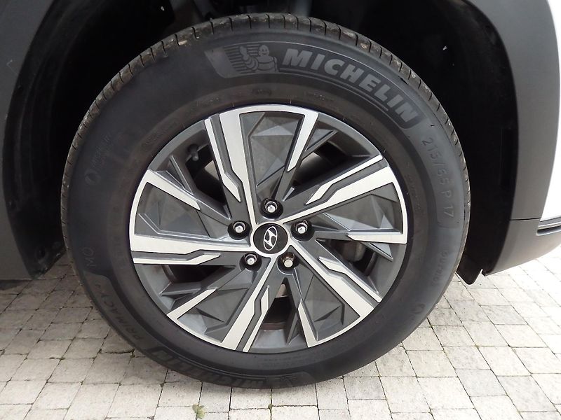 Hyundai Tucson 1.6 CRDI 6x AIRBAG, ZÁVĚS - fotka 20 z 22