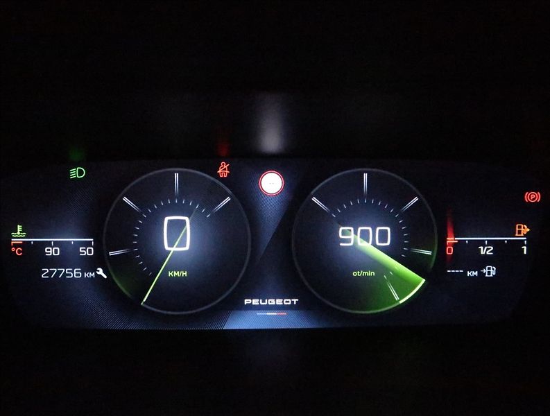 Peugeot 308 1,2 PT ALLURE NAVI KAMERA ČR - fotka 16 z 47