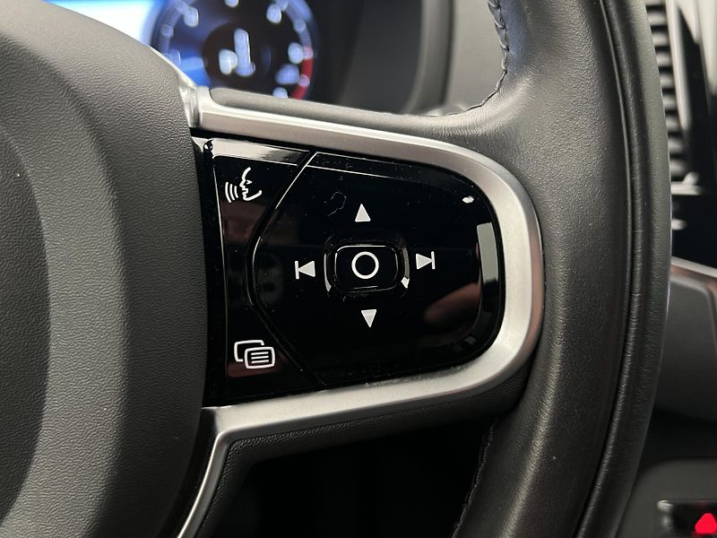 Volvo XC90 B5 AWD MOMENTUM PRO 7 MÍST - fotka 24 z 44