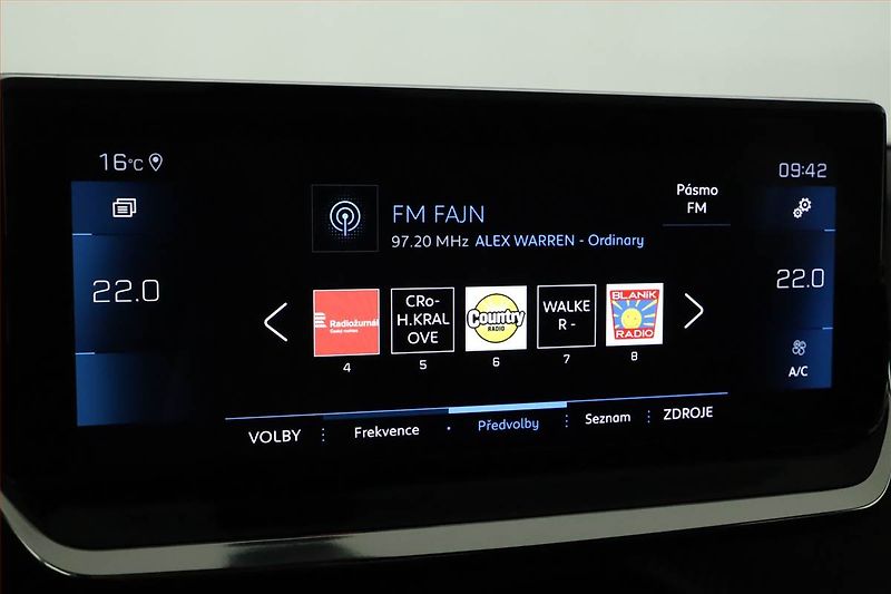 Peugeot 2008 (2020) GT Line 1.5 BlueHDi, Automat - fotka 9 z 18