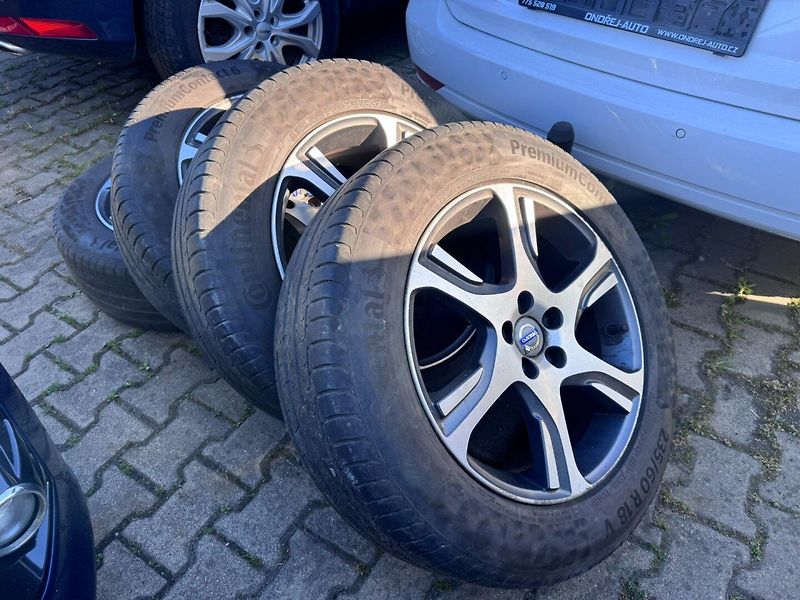 Volvo XC60 (2015) 4X4 2,4 D5 158 KW SUMMUM ČR - fotka 49 z 50