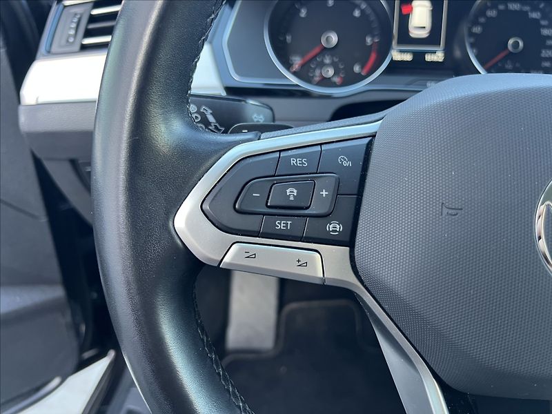Volkswagen Passat 2,0 TDi DSG ELEGANCE MATRIX - fotka 25 z 32