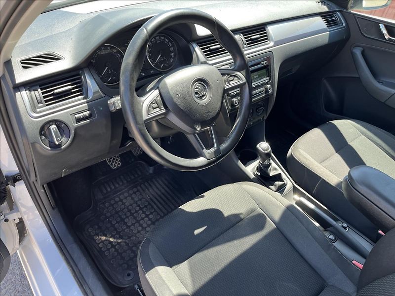 Škoda Rapid 1,6 TDi 66KW KLIMA STK 6/28 - fotka 9 z 32