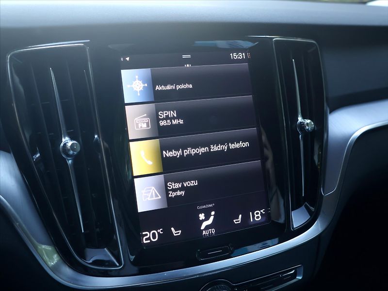Volvo V60 2,0 B4 AWD Cross Country DPH - fotka 21 z 33