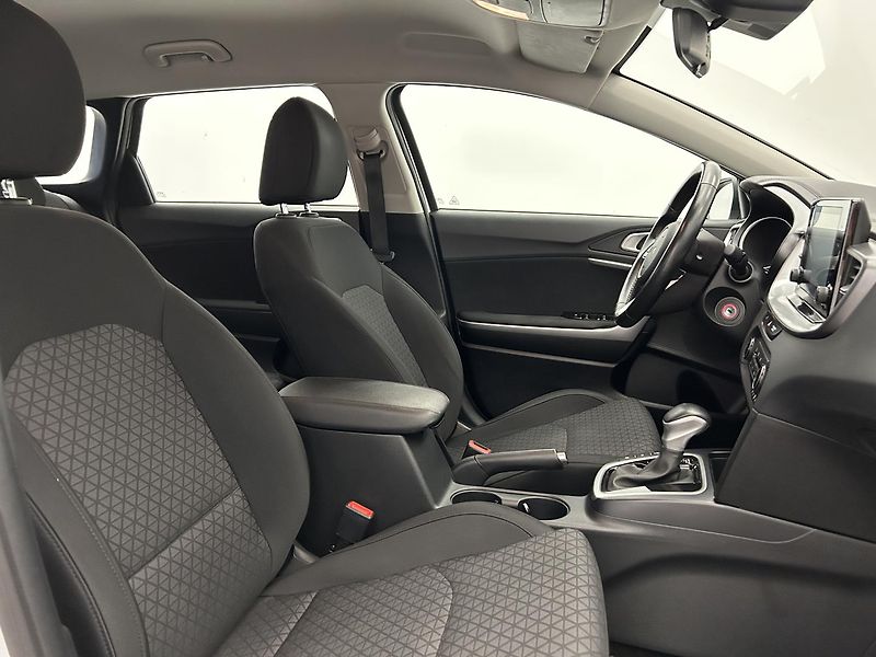 Kia Ceed 1.5 T-GDI SPIN - fotka 18 z 23